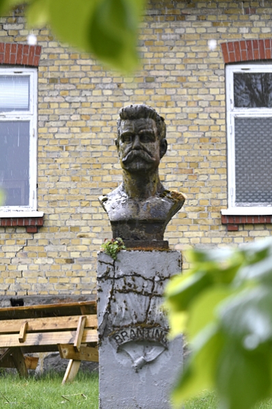 Hjalmar Branting, Folkets Hus i Östra Sönnarslöv, Skåne