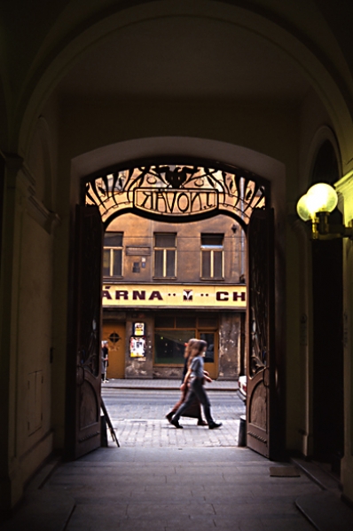 Prag, Jugend, port, portgång